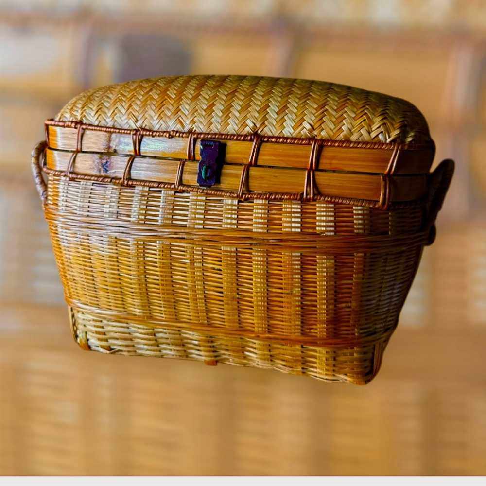 Vintage Asian Wicker Ratan Basket W/Handles And Brass Hinges 16”x9.5”x 11” Tall - Picture 6 of 7